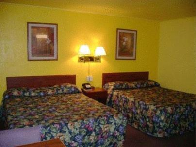 Postel nebo postele na pokoji v ubytování Motel 7 Rawlins