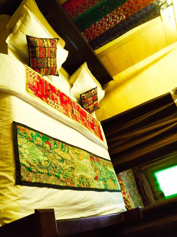 Postel nebo postele na pokoji v ubytování Hotel Fotiya jaisalmer