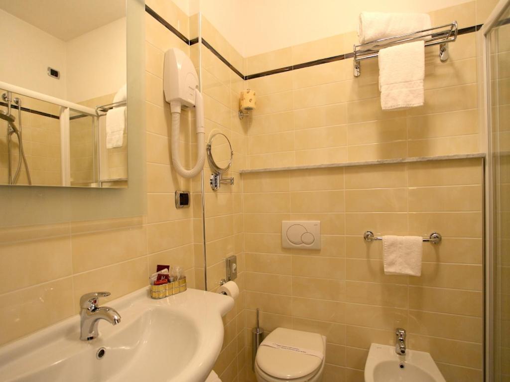 Koupelna v ubytování Euro Hotel