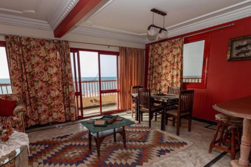 Lovely 3-bedroom beachfront rental unit