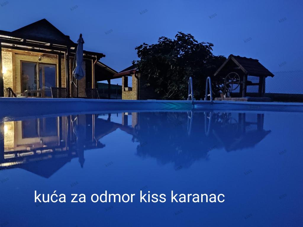 eine Villa mit einem Pool in der Nacht in der Unterkunft Kuća za odmor Kiss-Karanac,Baranja in Karanac