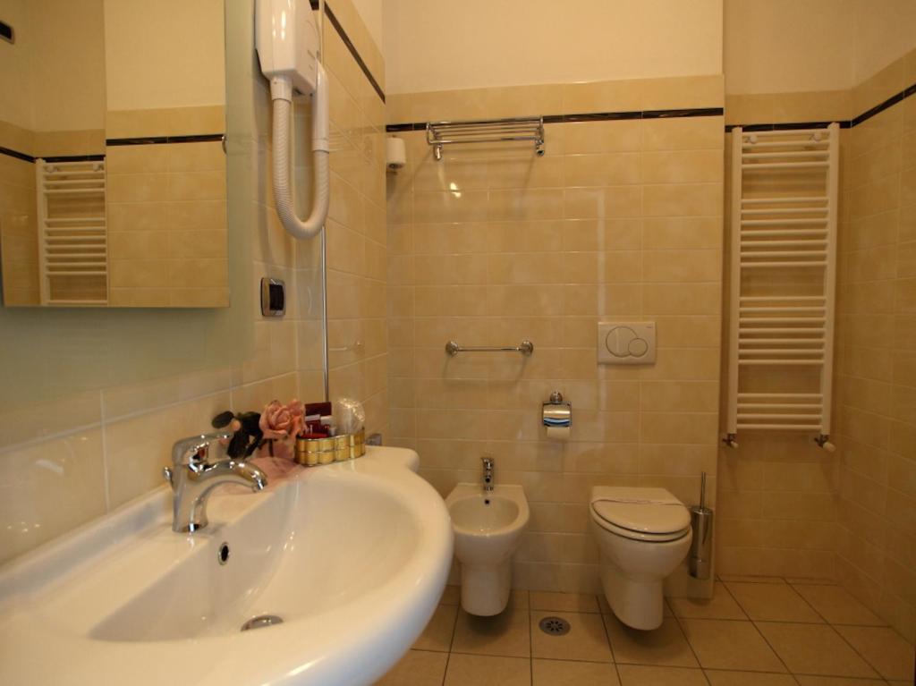 Koupelna v ubytování Euro Hotel