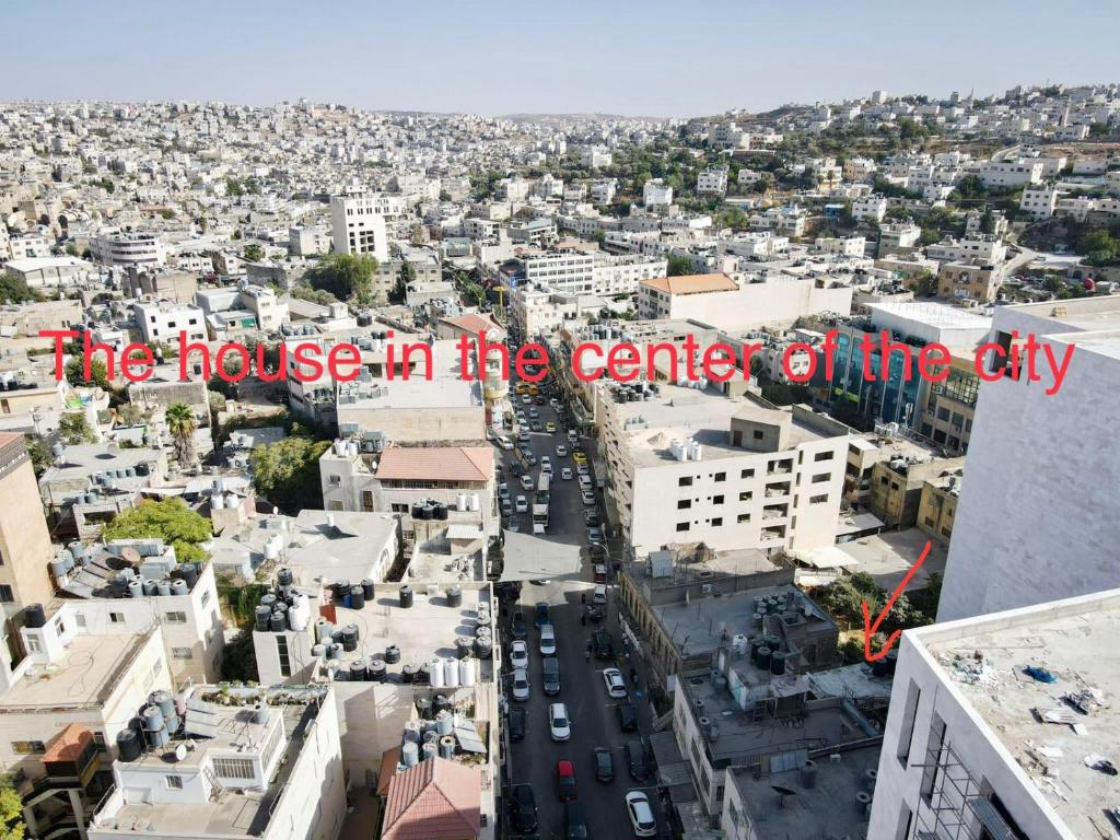 Nespecifikovaný výhled na destinaci Hebron nebo výhled na město při pohledu z hostelu