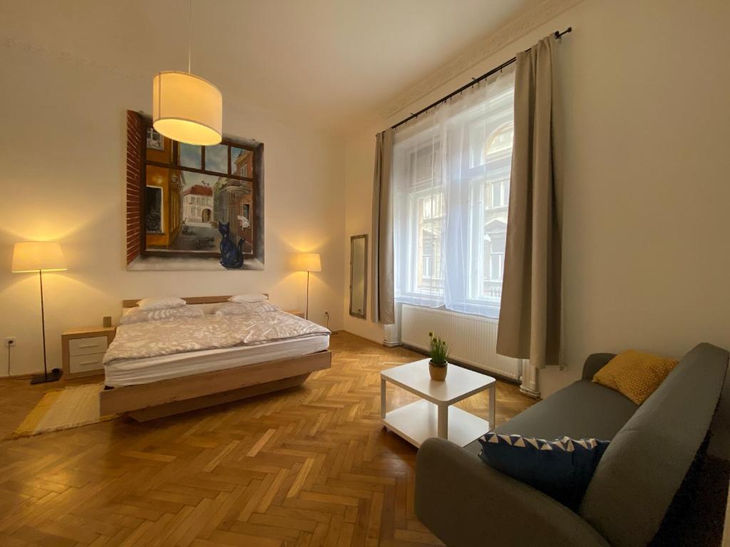 3 Bedrooms- Central Quarter Apartment 1073 Budapest, Akácfa utca kép - 1