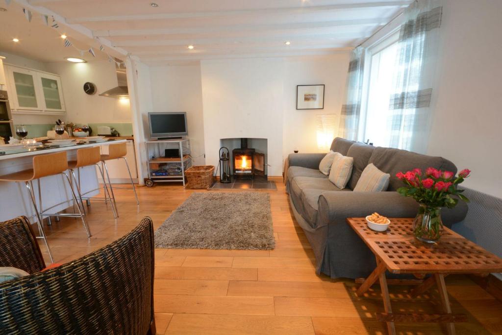 Vesta Cottage, Orford 5