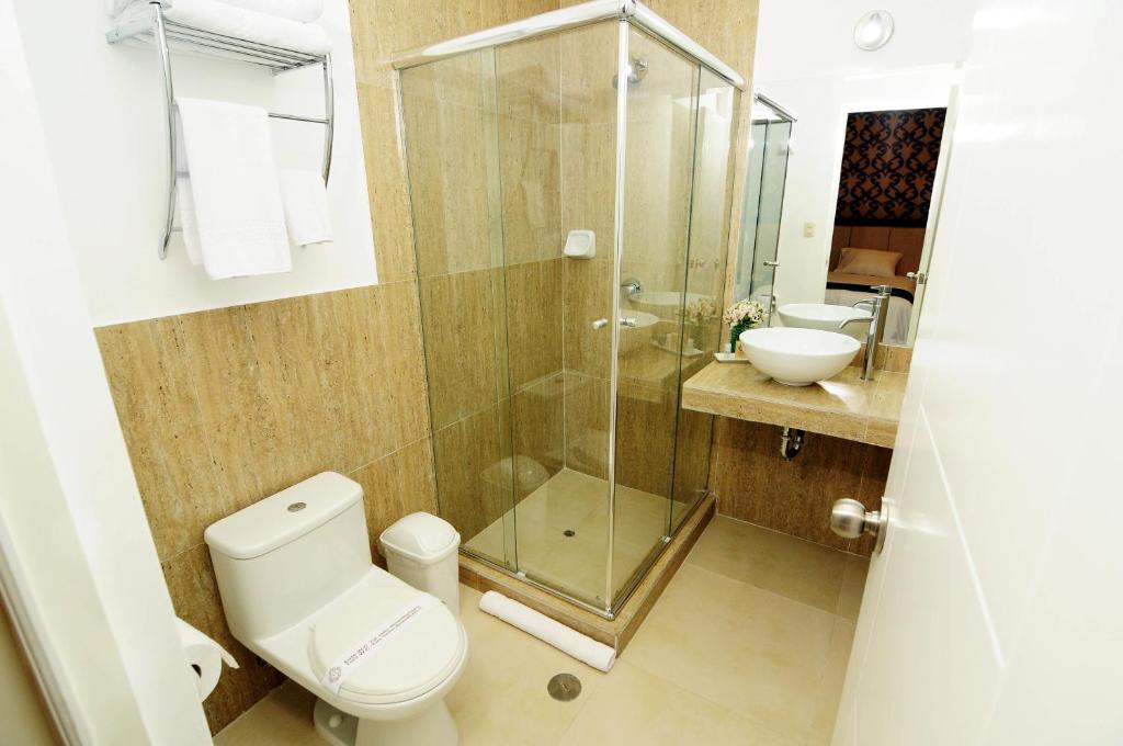 Koupelna v ubytování Dom Hotel