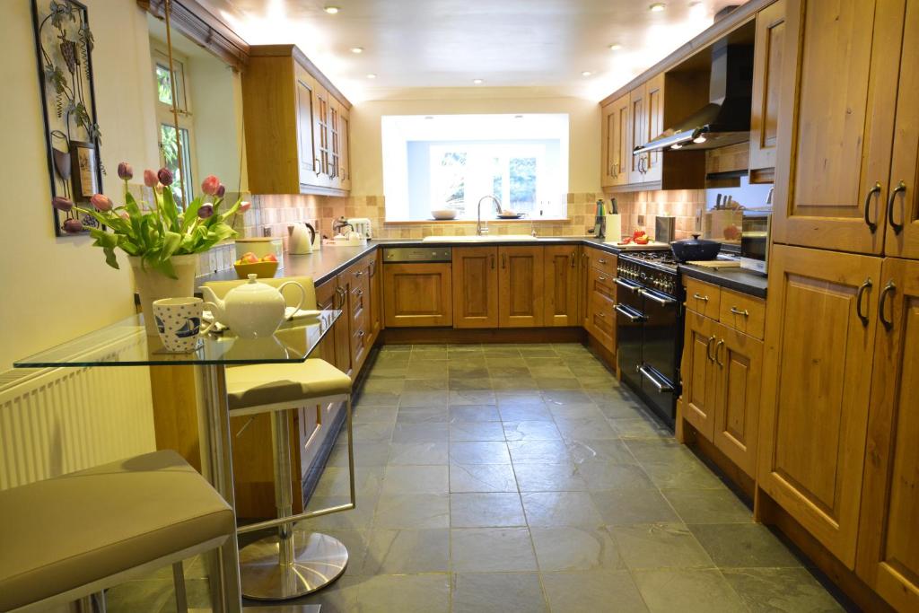 A kitchen or kitchenette at Little Wissett, Aldeburgh