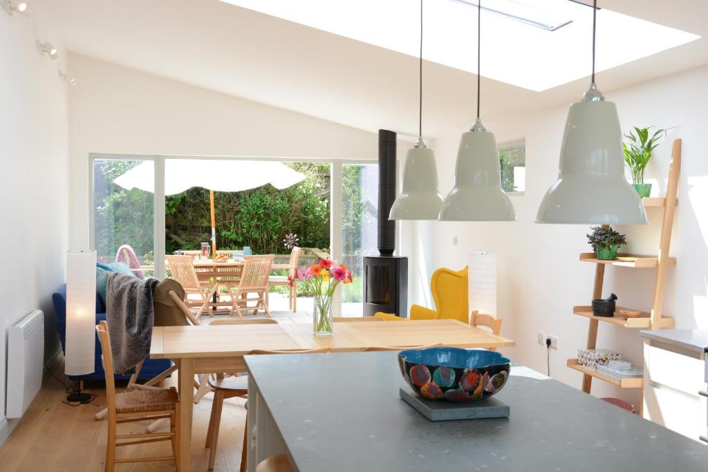 a kitchen and dining room with a table and chairs at 2 Pink Cottages, Aldeburgh in Aldeburgh