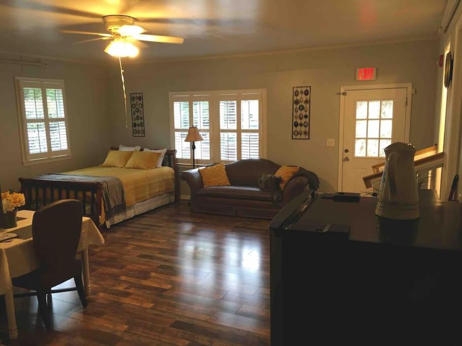 Williams’ Luxury Suite in Stone Mountain, Stone Mountain