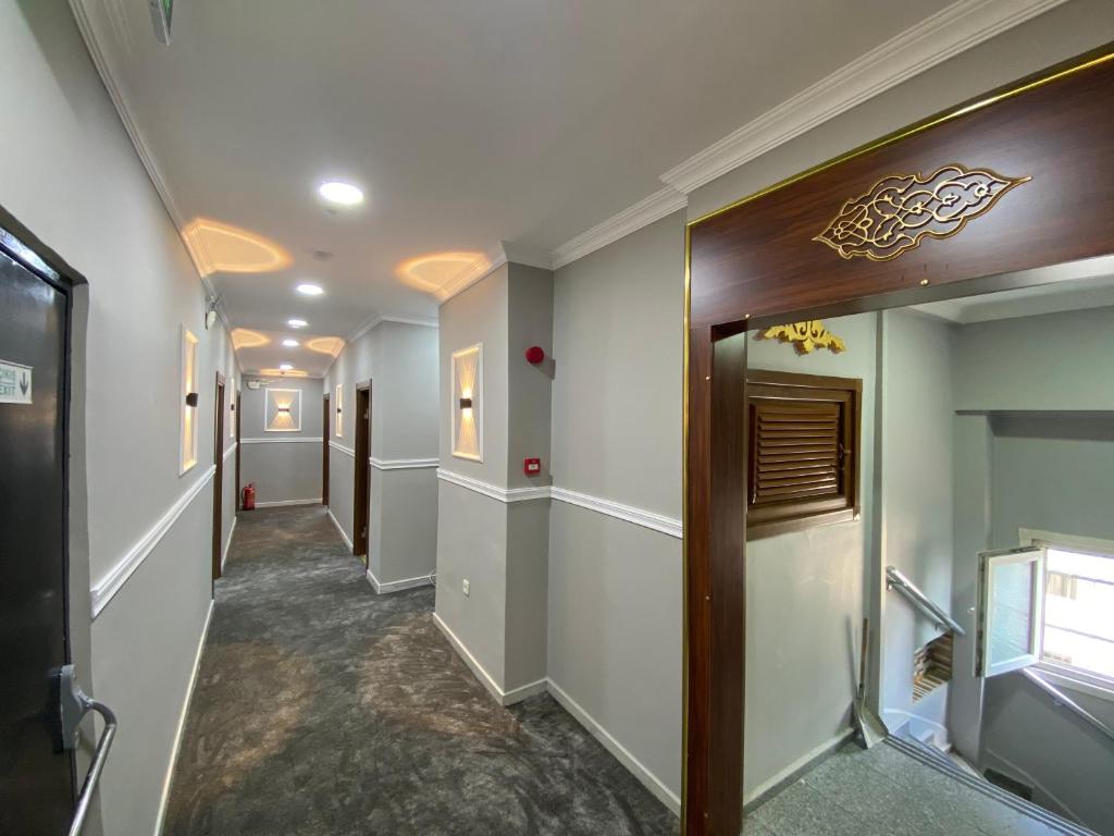 Postel nebo postele na pokoji v ubytování Grand Oral Hotel