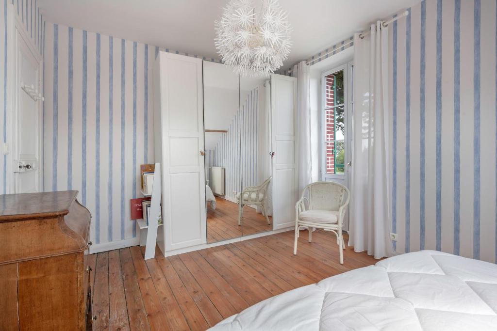 Posteľ alebo postele v izbe v ubytovaní Maison de caractère à 100 mètres de la plage