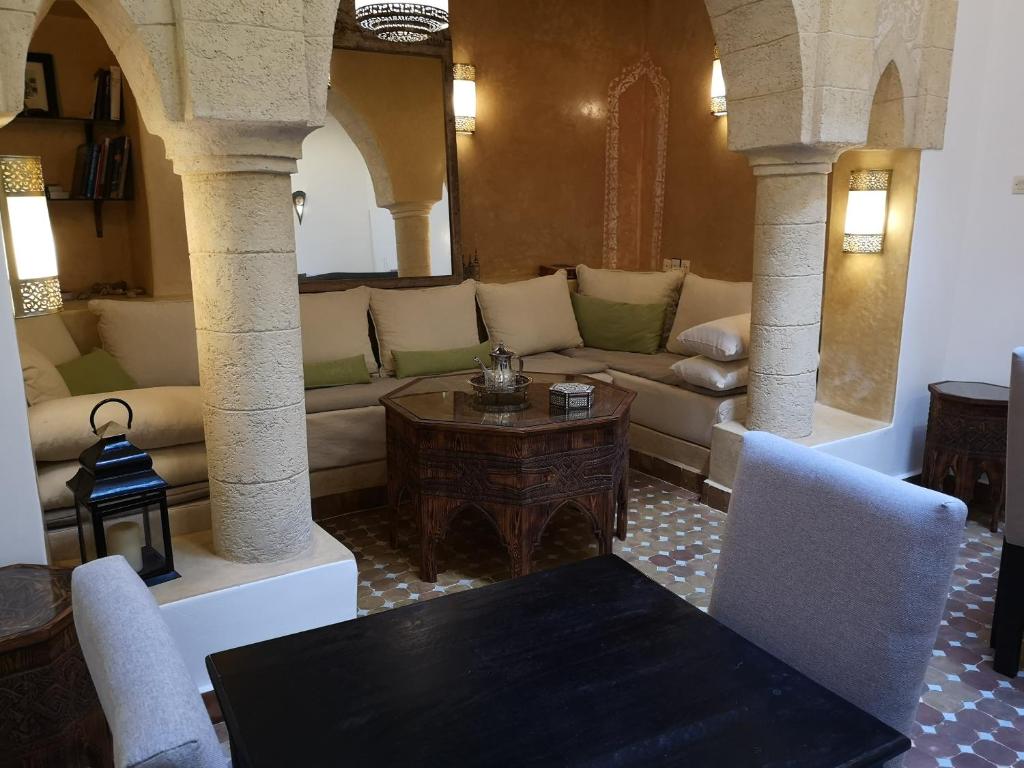Posezení v ubytování Riad de charme l'Oasis d'Essaouira - Suite Luxe
