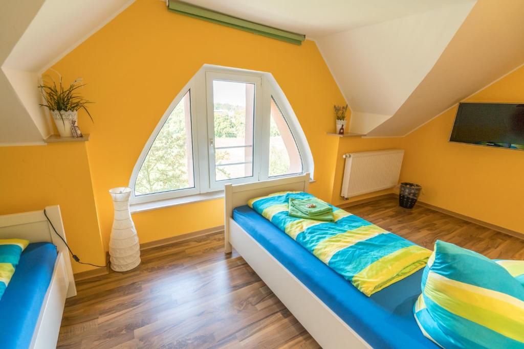 TV a/nebo společenská místnost v ubytování Pension Kroppental