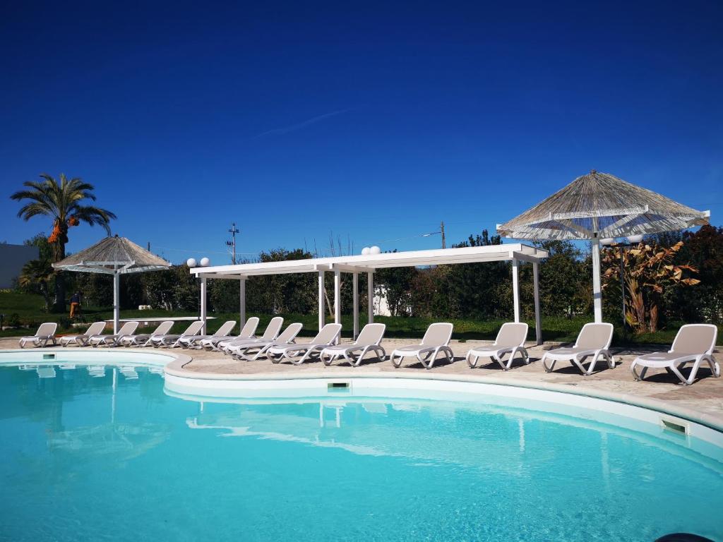 Bazén v ubytovaní Hotel Le Ginestre Family & Wellness alebo v jeho blízkosti