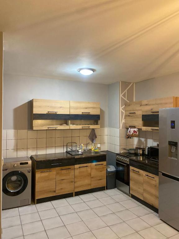Spacious Apartment next to South Park Просторен Апартамент до Южен Парк Top Location - Deluxe Room