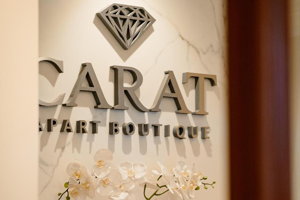 Carat Apart Boutique في روزاريو: علامة لمعرض فني في بوتيك الببغاء