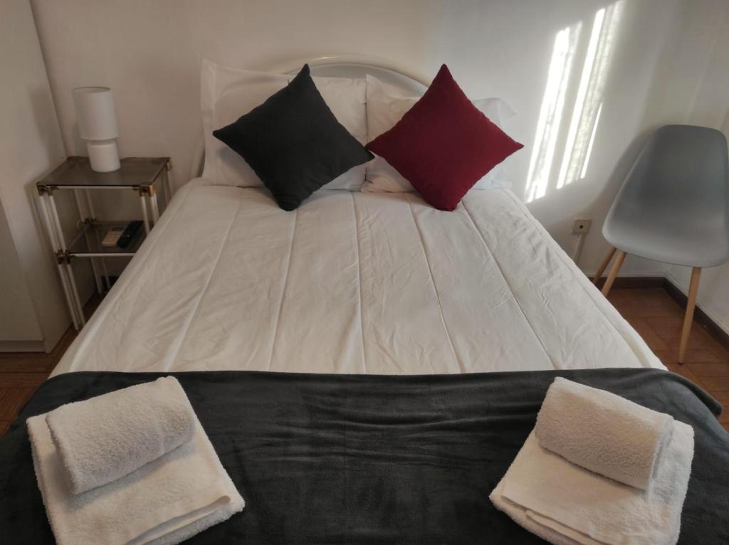 Uma cama ou camas num quarto em Alojamento Local Tamega
