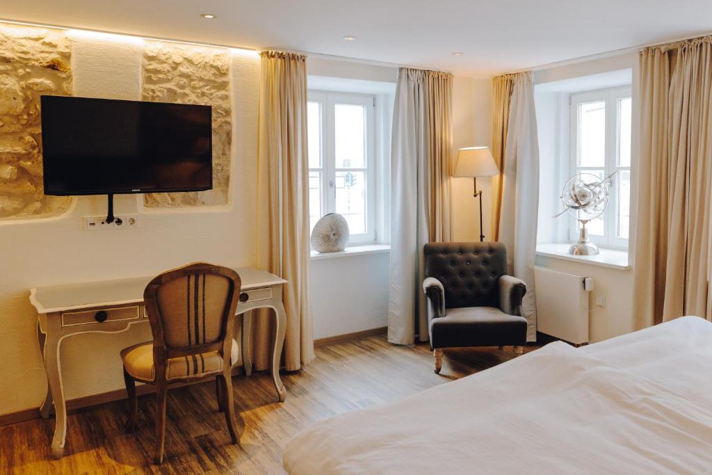 TV a/nebo společenská místnost v ubytování Little 7 - Boutique Hotel