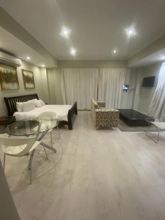 6th on Brooke av, Johannesburg (updated prices 2024)