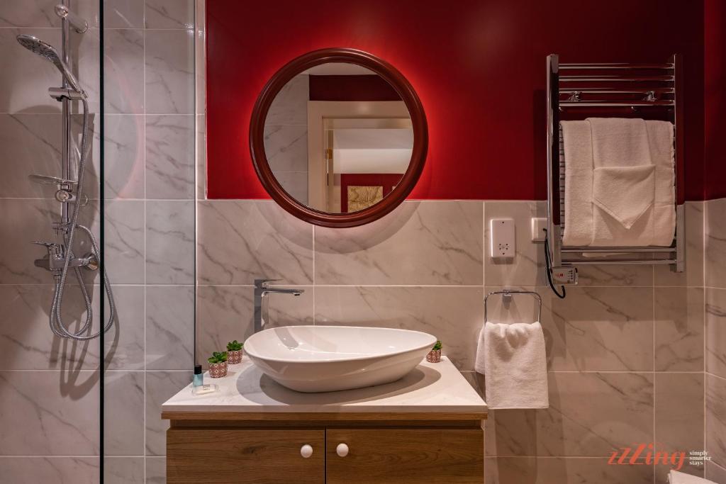a bathroom with a sink and a mirror at El Doris Boutique Living in Marsaskala