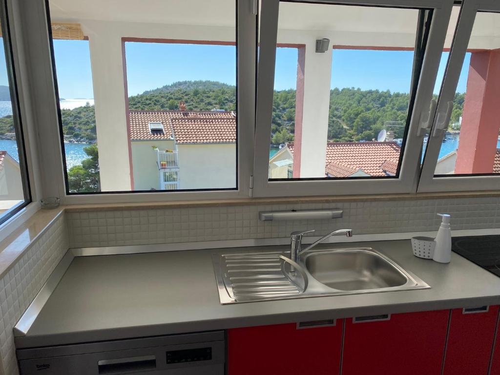 Kuchyň nebo kuchyňský kout v ubytování Apartman Belamarić