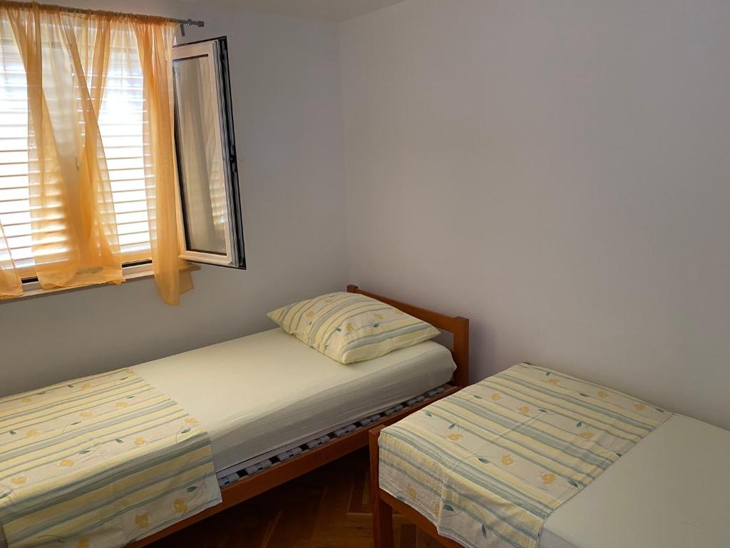 Postel nebo postele na pokoji v ubytování Apartman Belamarić