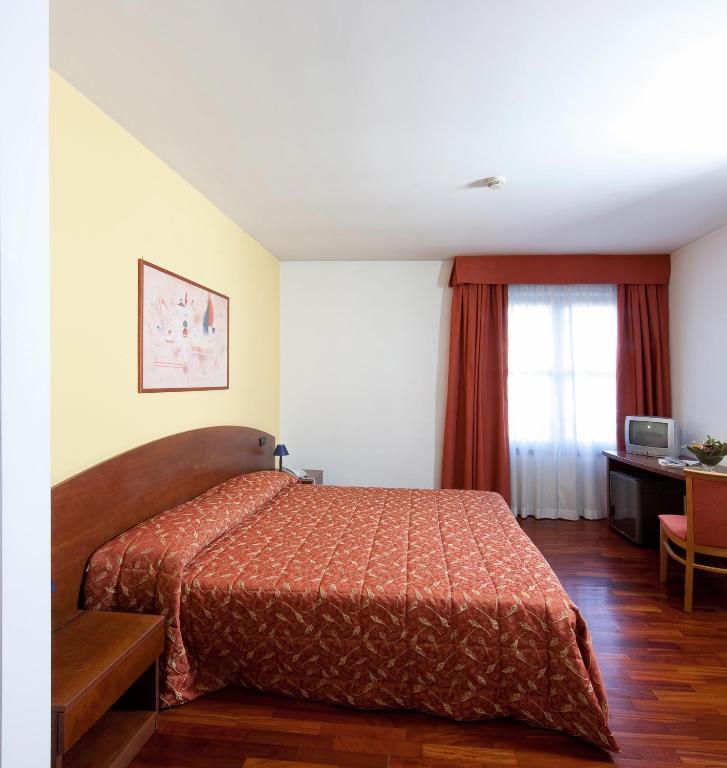 Postel nebo postele na pokoji v ubytování Hotel La Cascata