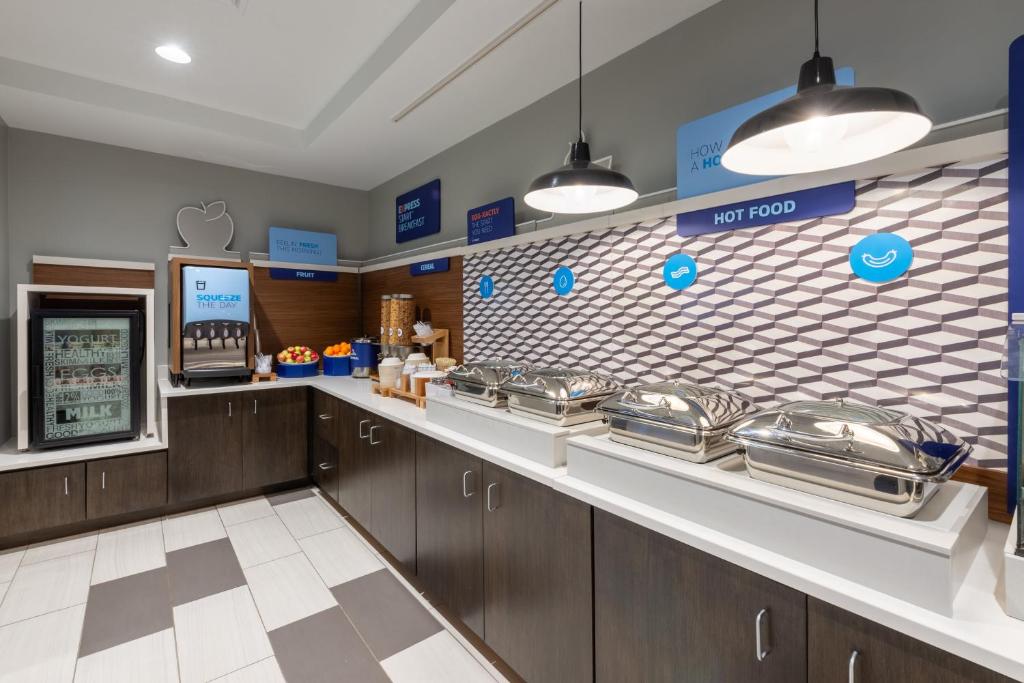 Holiday Inn Express State College at Williamsburg Square by IHG photo