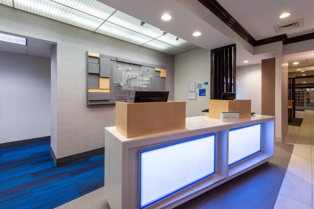 Holiday Inn Express State College at Williamsburg Square by IHG photo