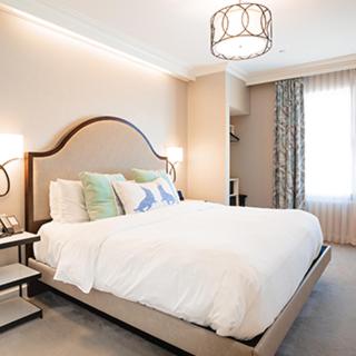 Postel nebo postele na pokoji v ubytování Hotel Atwater