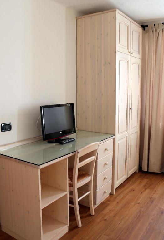 TV a/nebo společenská místnost v ubytování Hotel Bucaneve