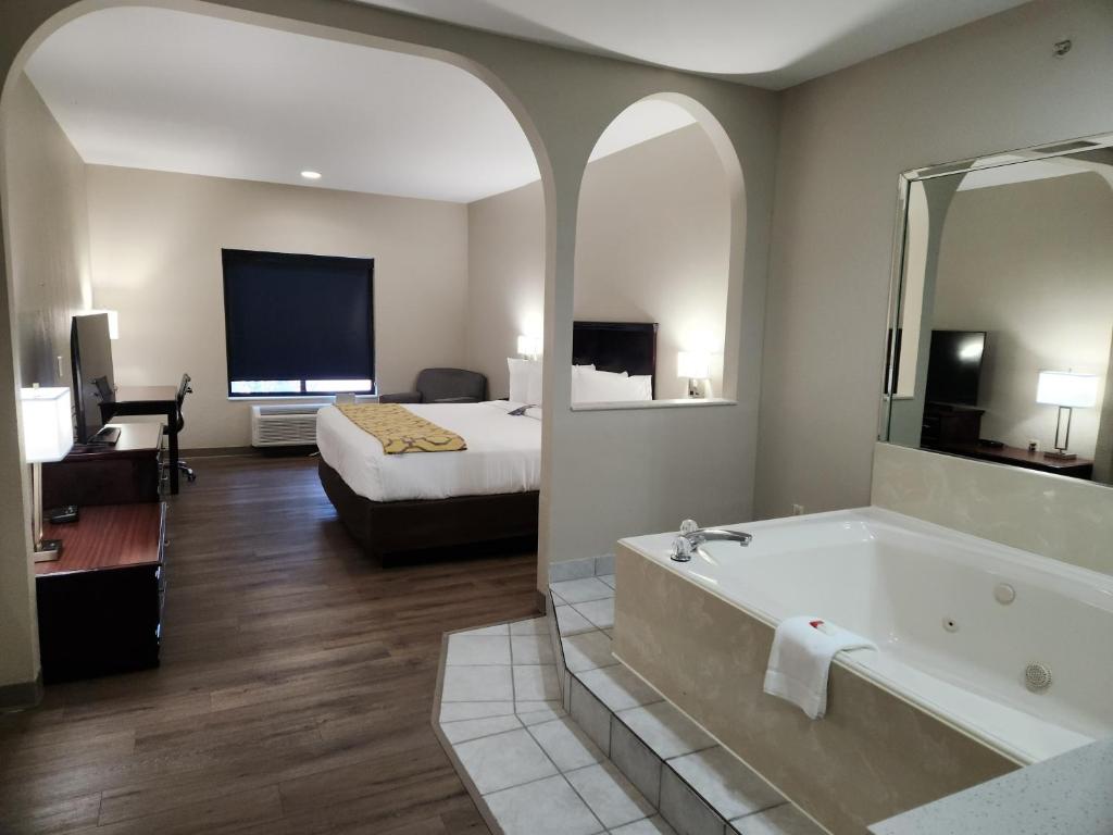Baymont by Wyndham Houston Brookhollow - King Suite With Jetted Tub - Non-Smoking