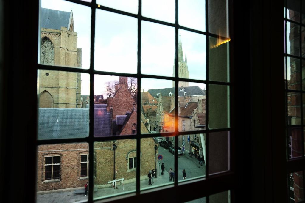 Vista generica su Bruges o vista sulla città dall'interno dell'hotel