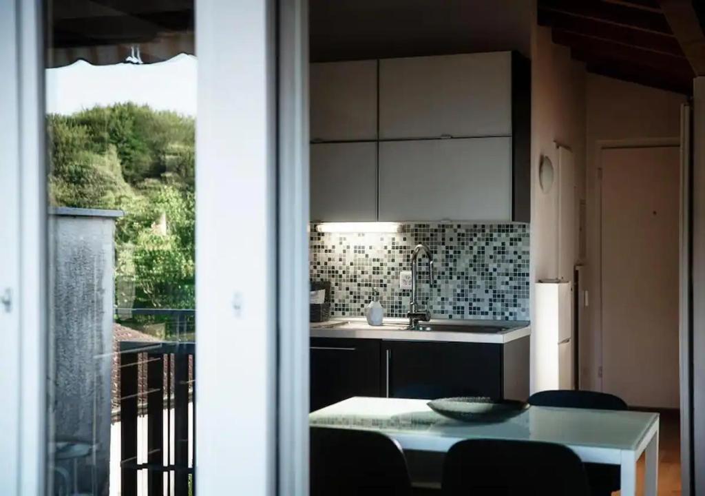 Fotografie z fotogalerie ubytování Casa Rogoria - Intimo rifugio con terrazza e caminetto v destinaci Astano