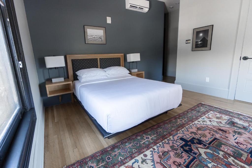 The Dubbel Dutch - Queen Room