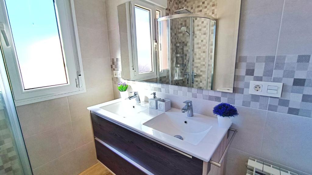 Łazienka w obiekcie Ático Deluxe Granada, Parking gratis y Terraza