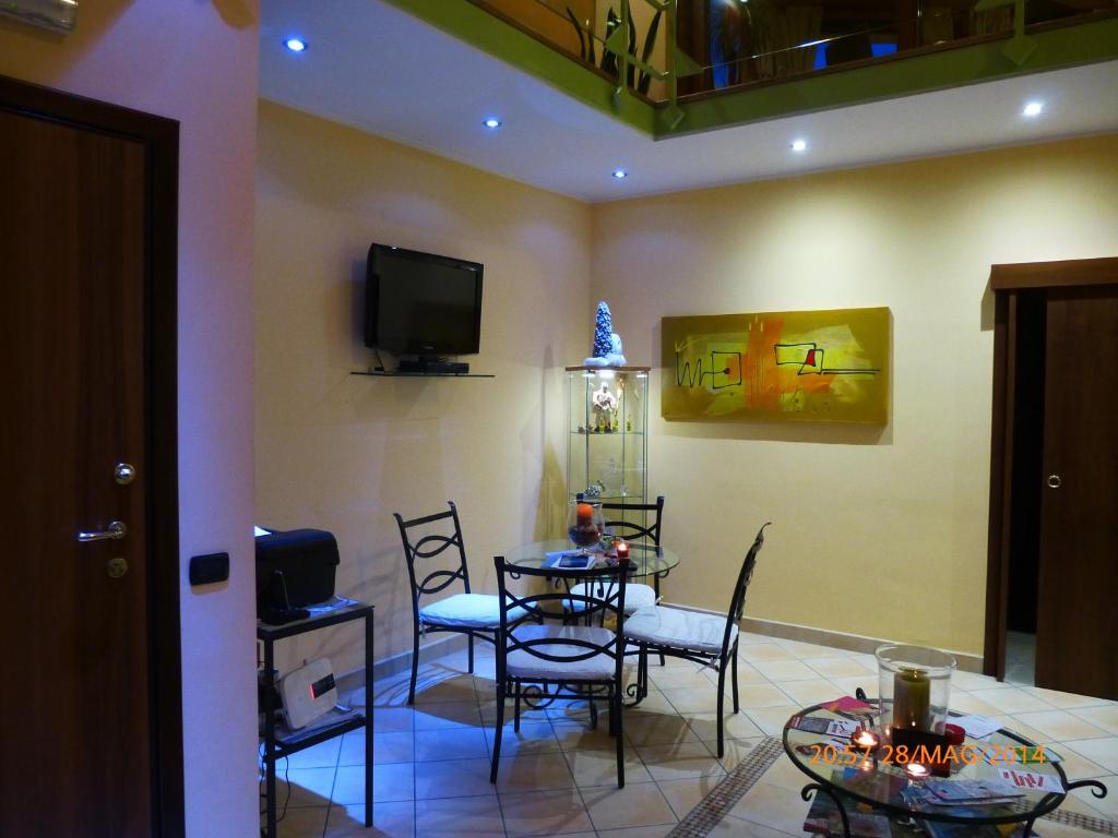 TV a/nebo společenská místnost v ubytování B&B Domus Traiani Benevento