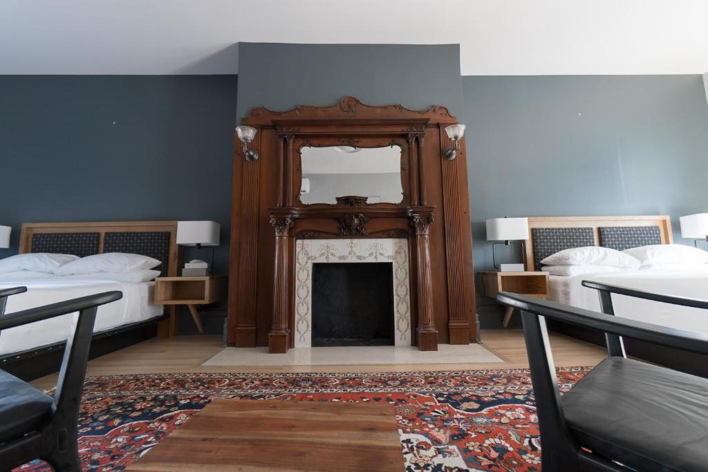 The Dubbel Dutch - Superior Queen Room