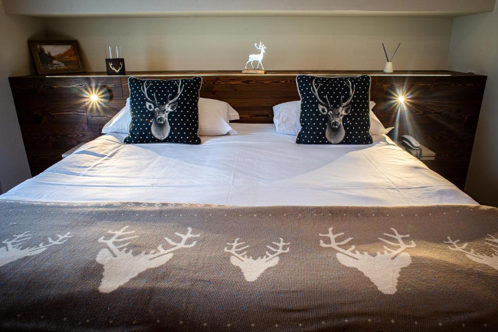 Postel nebo postele na pokoji v ubytování Hotel De Champoluc