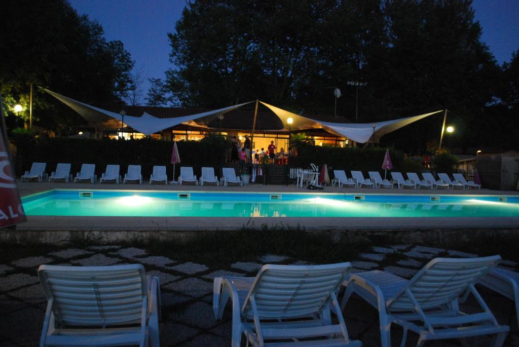 Piscina di Dkamping Village - International Camping Ispra o nelle vicinanze
