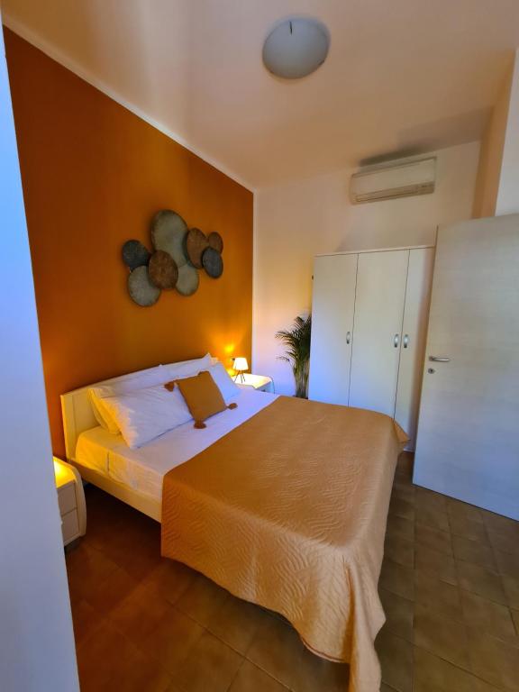 Łóżko lub łóżka w pokoju w obiekcie Terrazza vicino al mare