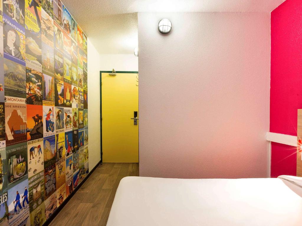 Postel nebo postele na pokoji v ubytování Hôtel F1 Reims Tinqueux