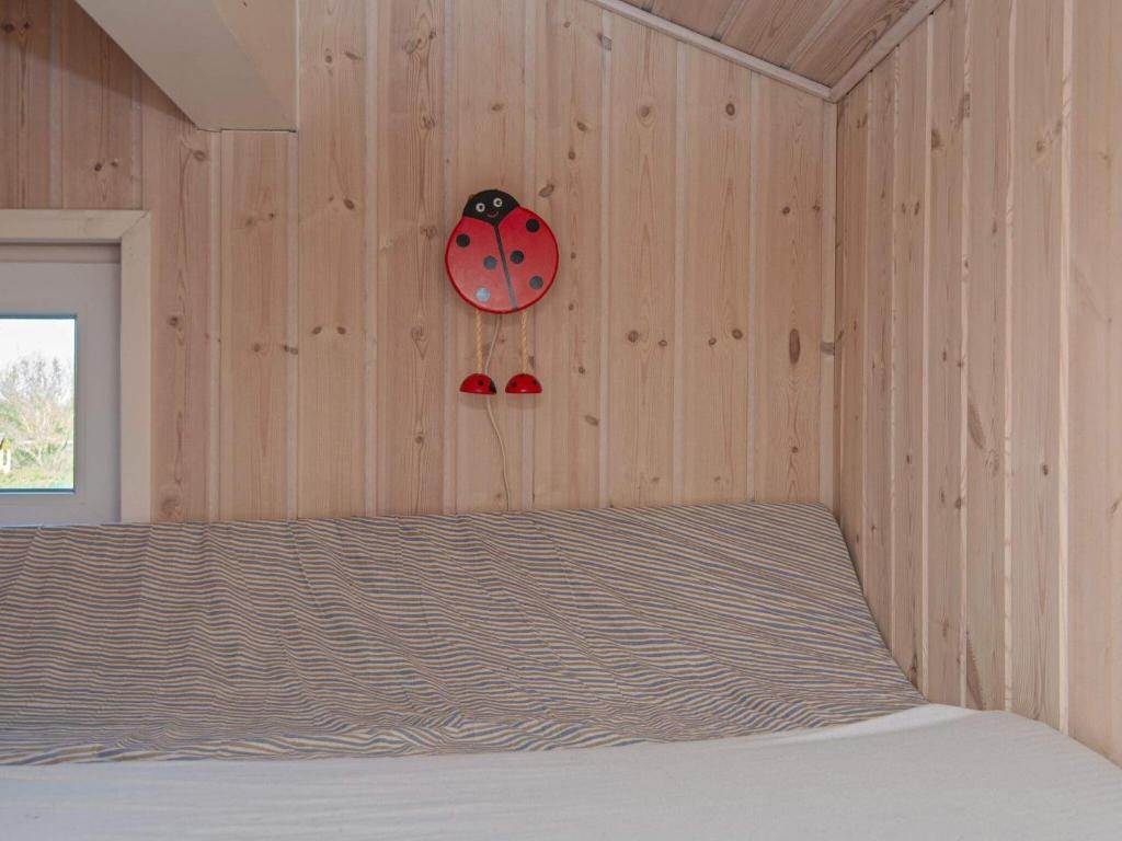 Postel nebo postele na pokoji v ubytování 6 person holiday home in Tarm