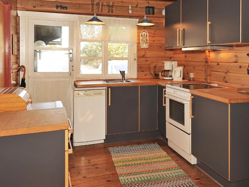 Kuchyň nebo kuchyňský kout v ubytování Holiday home Hvide Sande CV