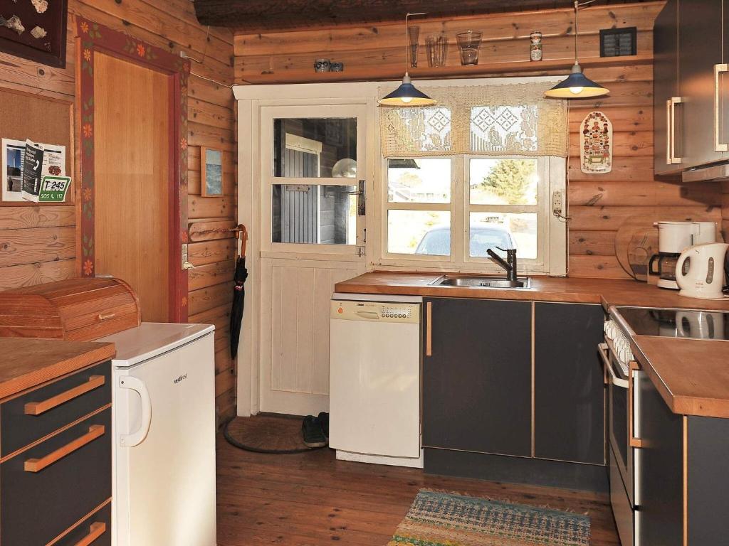 Kuchyň nebo kuchyňský kout v ubytování Holiday home Hvide Sande CV