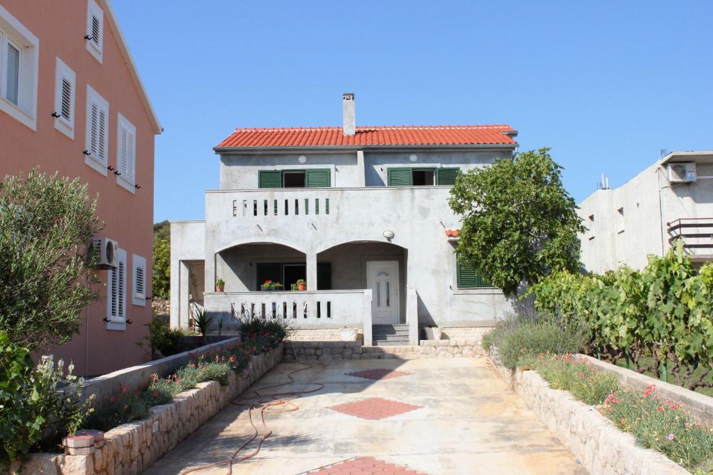 Fotografie z fotogalerie ubytování Apartments by the sea Banj, Pasman - 8242 v destinaci Ždrelac