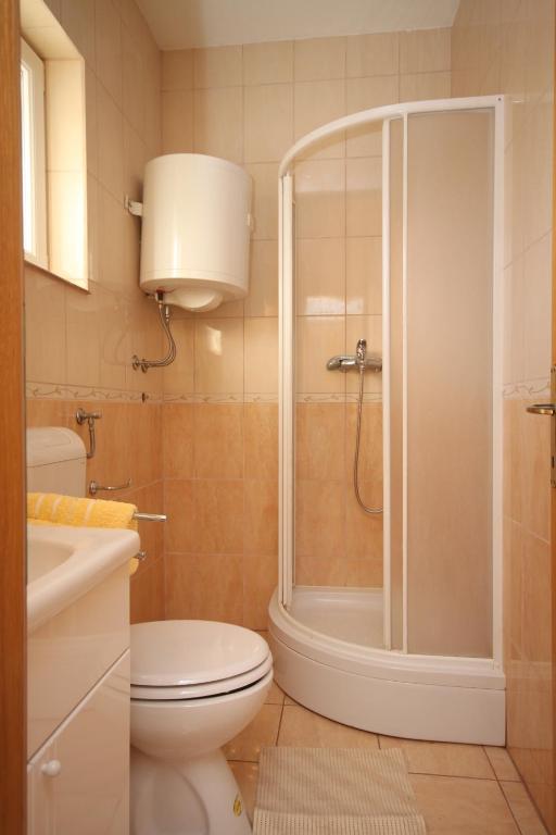 Kúpeľňa v ubytovaní Seaside apartments with a swimming pool Okrug Donji, Ciovo - 8664