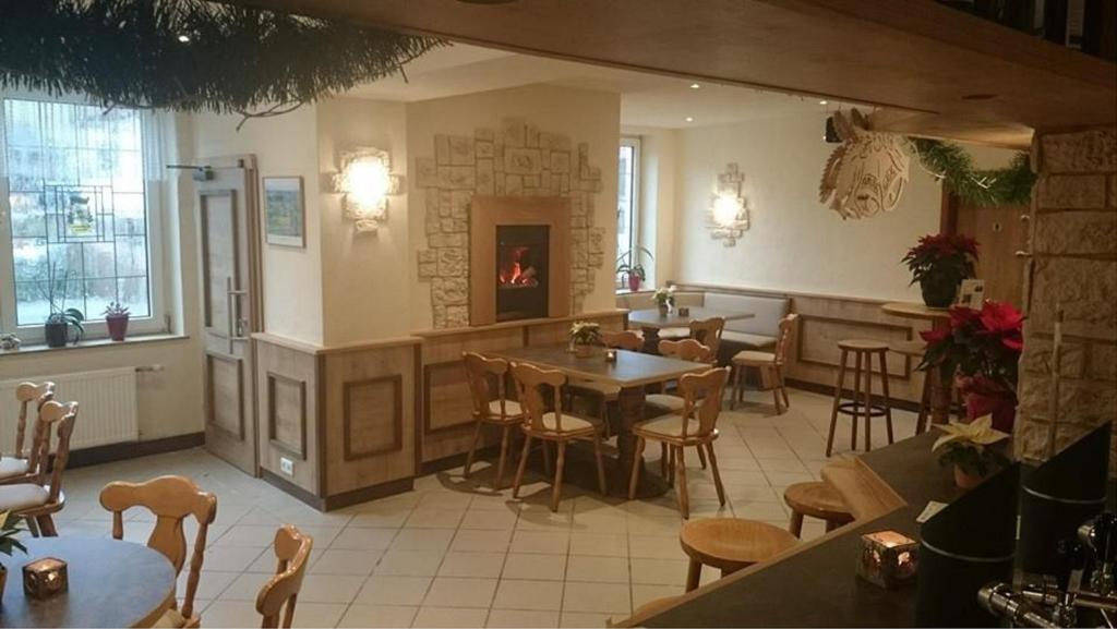 Restaurace v ubytování Gasthof Zum Diemeltal