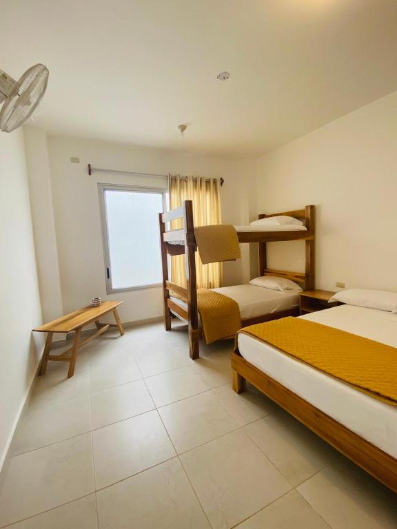 Postel nebo postele na pokoji v ubytování Samana Hostal, Puerto Engabao