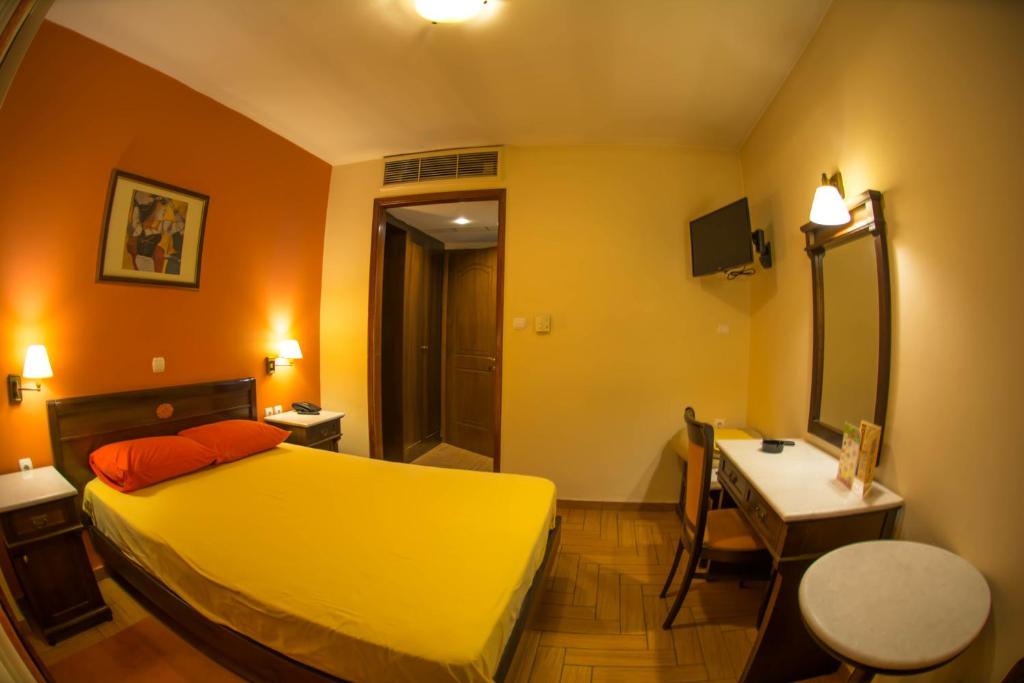 Postel nebo postele na pokoji v ubytování Hotel Chris